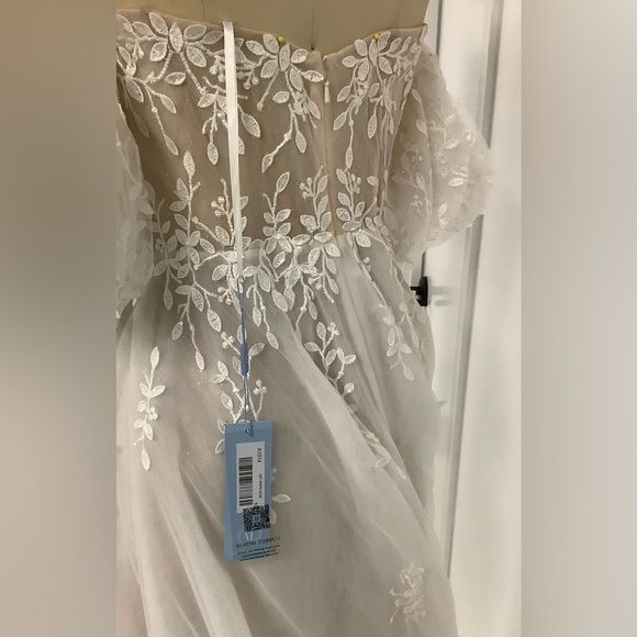 Andrea and Leo Off the Shoulder Puff Bridal Gown, Style #A1014, Size 10 - Picture 6 of 7